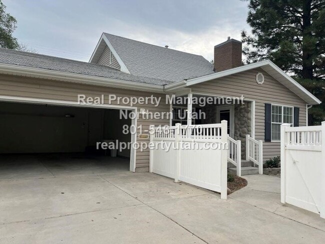 Building Photo - Adorable 5 Bedroom home in Brigham City