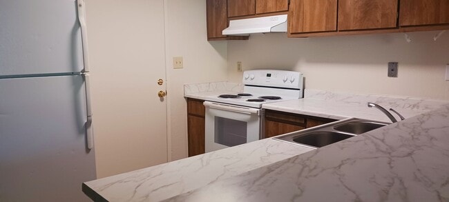 Building Photo - 220 Allouette Way