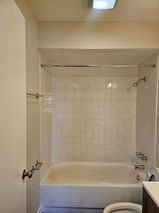 Foto del edificio - 1300 Light Road