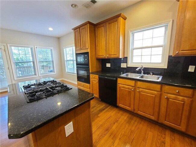 Building Photo - 7662 Forest Glen Way