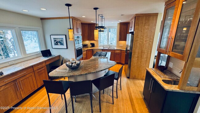 Foto del edificio - 302 Roaring Fork Dr