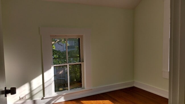 Building Photo - FABULOUS!!! BARRINGTON Downtown location