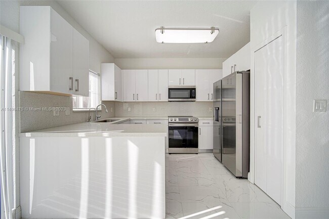 Foto del edificio - 10740 NW 83rd St