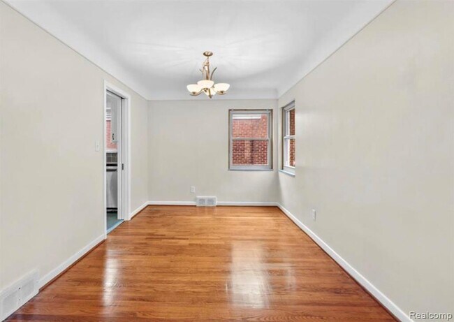 Building Photo - 1790 Kenmore Dr