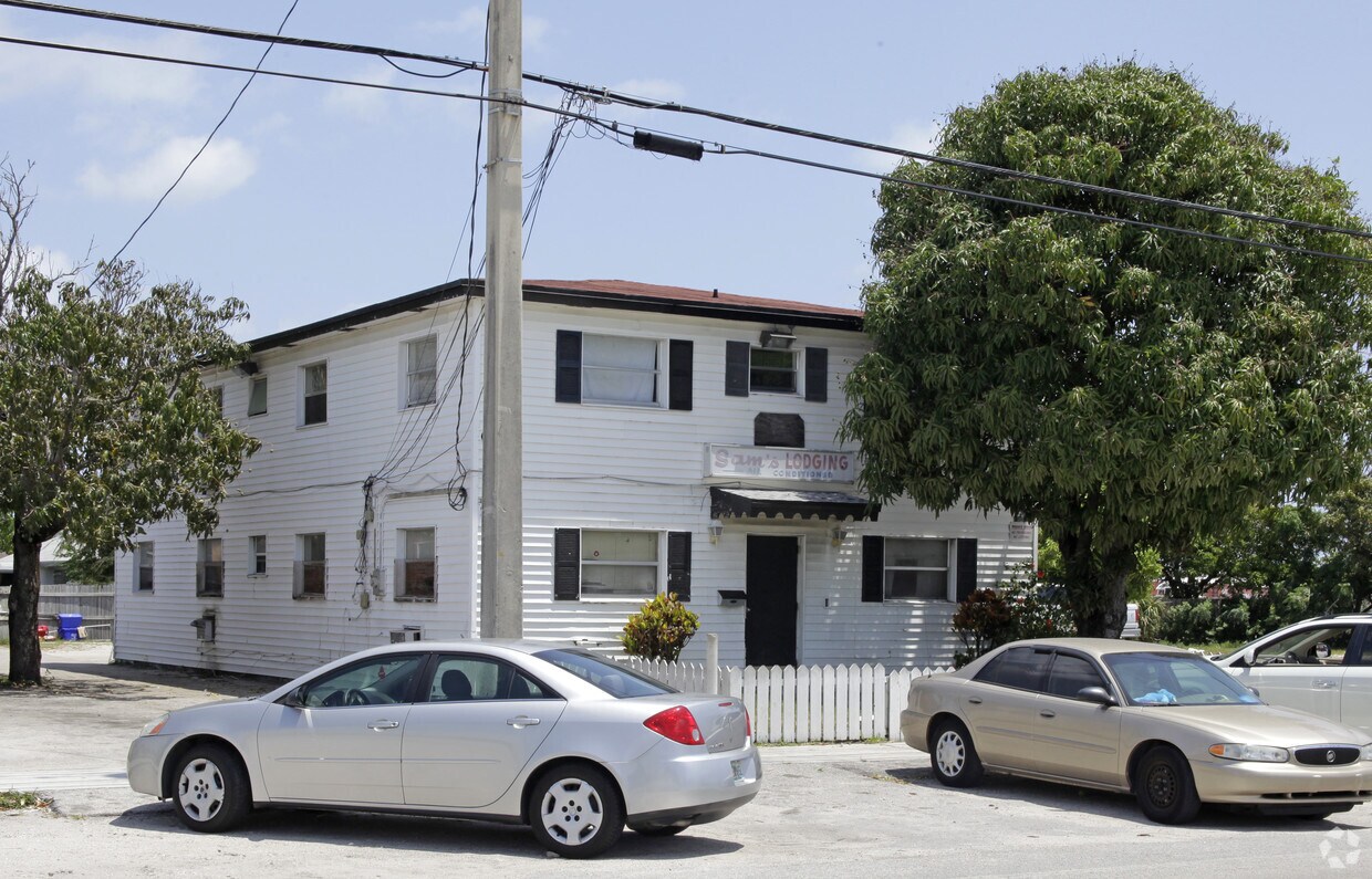 Primary Photo - Sam's Lodging
