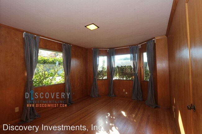 Building Photo - 3 br, 3 bath House - 13 Requa Place