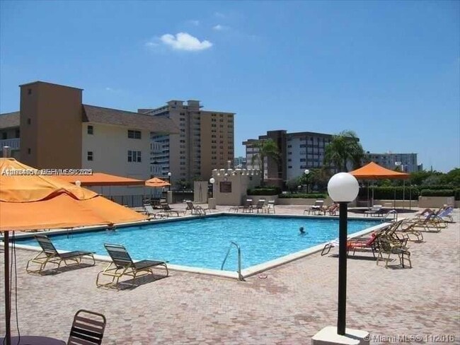 Foto del edificio - 1865 S Ocean Dr