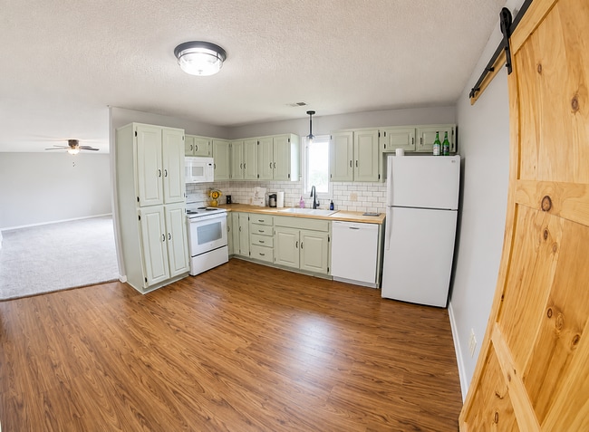Building Photo - Pet Friendly + Washer & Dryer Included + Attached Garage! - Available June 25th!