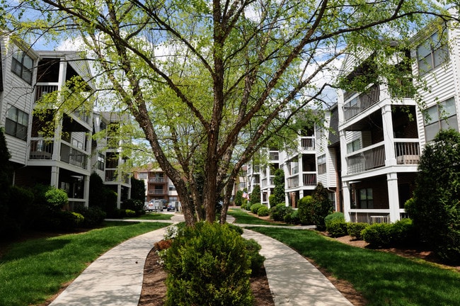 Building Photo - Oak Tree Village