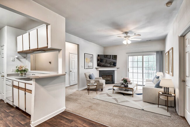 Foto del edificio - Tamarack on the Lake Apartments