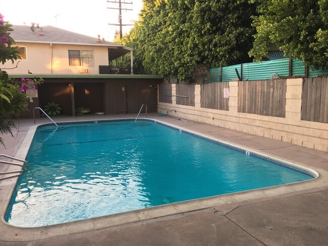 Pool - 1311 N Central Ave
