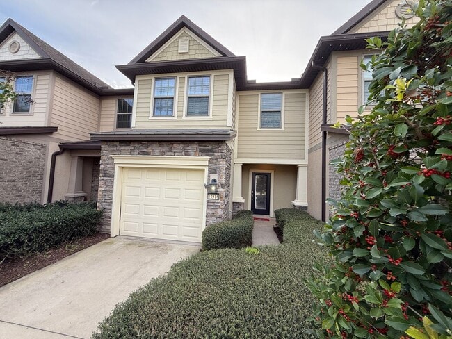 Building Photo - Updated Townhome in Gated Community, Spaci...