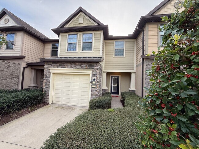 Foto del edificio - Updated Townhome in Gated Community, Spaci...