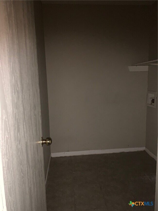 Foto del edificio - 3206 Hereford Ln