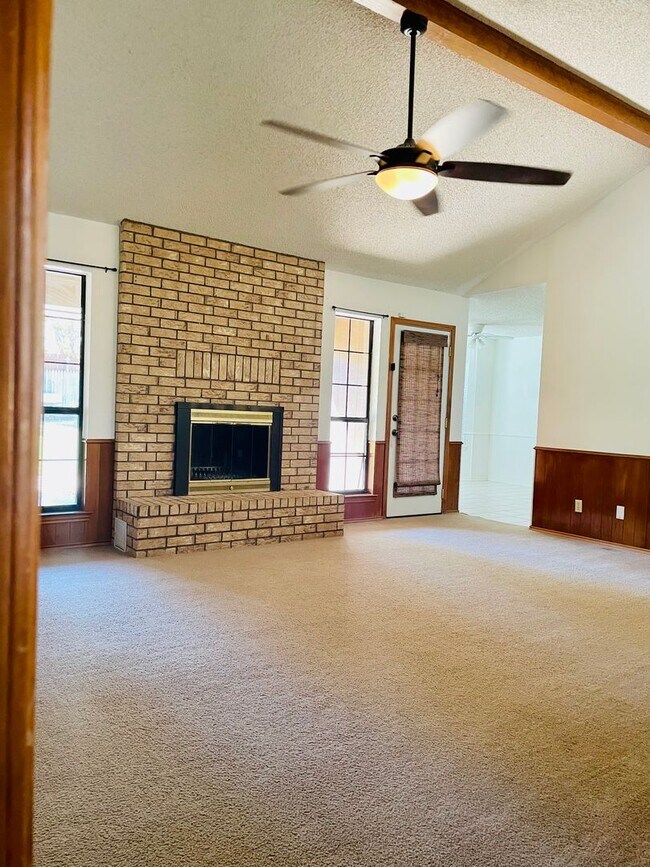 Building Photo - 5845 Dearborn Rd