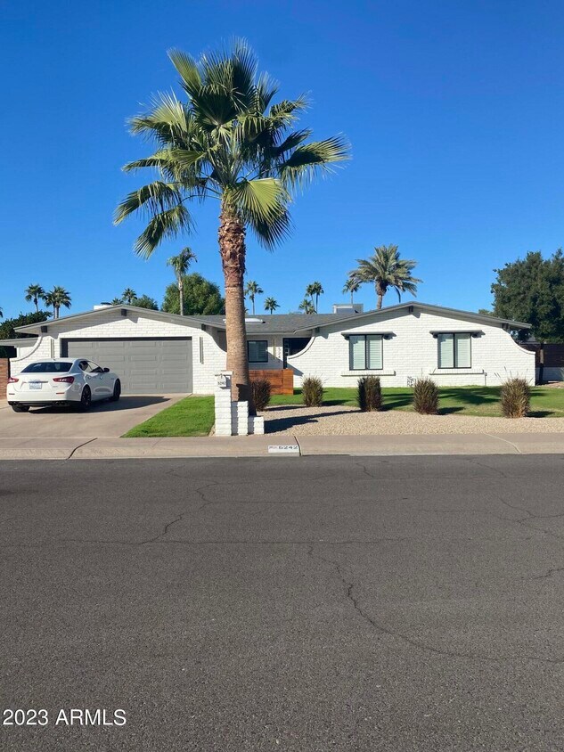 Primary Photo - 5242 E Friess Dr
