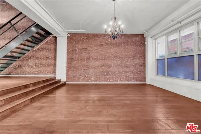 Building Photo - 510 S Hewitt St