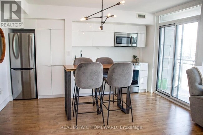 Photo du bâtiment - 151 Dan Leckie Way