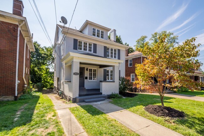 Building Photo - STUNNING 4 BEDROOM IN SHERADEN! SPACIOUS R...