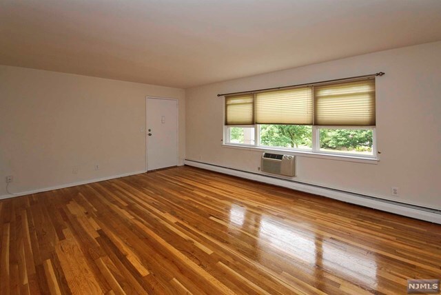 Foto del edificio - 4 Rolling Ridge Rd