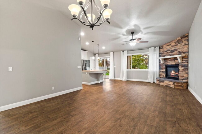 Building Photo - 5070 W Torana Dr