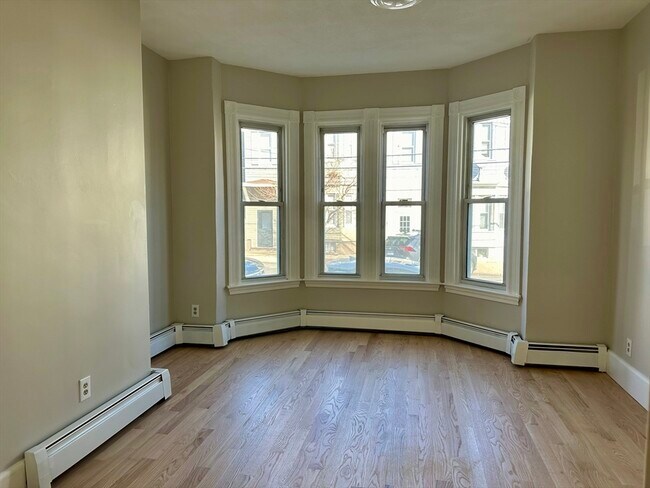 Building Photo - 481 Sumner St
