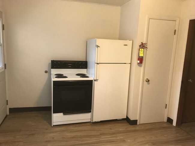 Kitchen & Pantry - 602 E Howard St