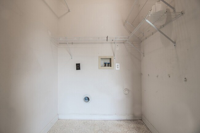 Building Photo - 16 Hazelnut Ct