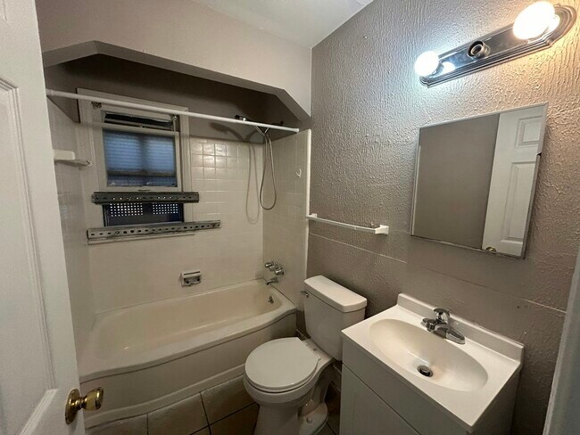 Foto del edificio - 16544 St Marys St