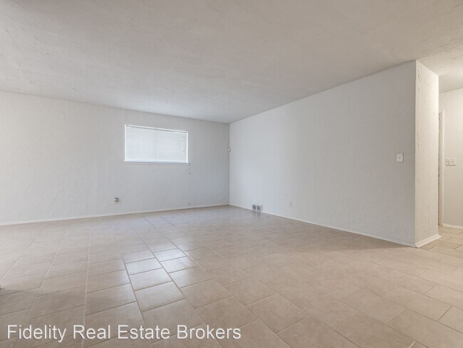 Building Photo - 2 br, 1.5 bath House - 33 1/2 NE 63RD ST