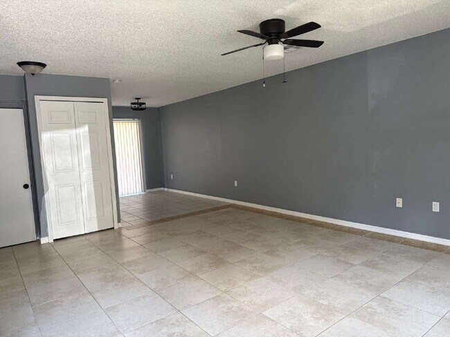 Foto del edificio - Newly Renovated 2 bedroom Townhouse