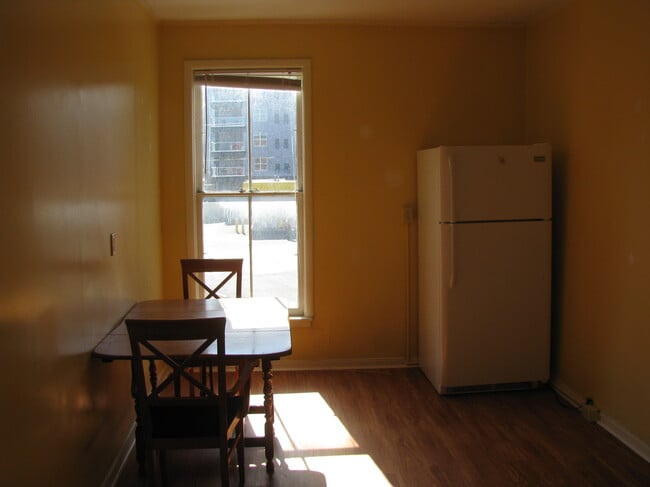 Building Photo - 126 S Cayuga St