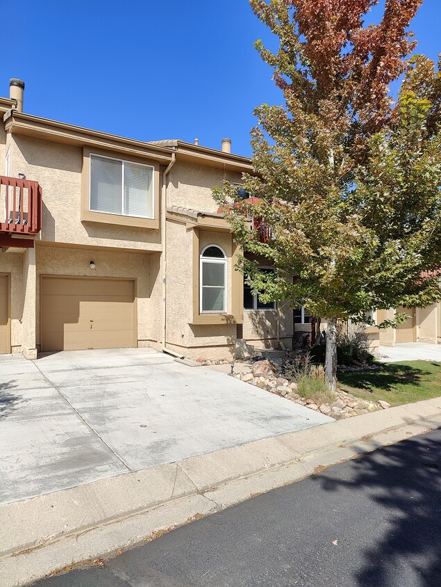 Primary Photo - 2092 Bristlecone Dr