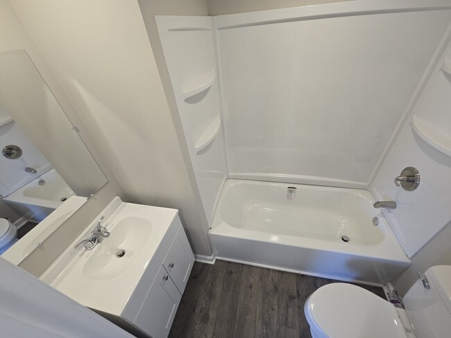 Building Photo - 608 Owens St