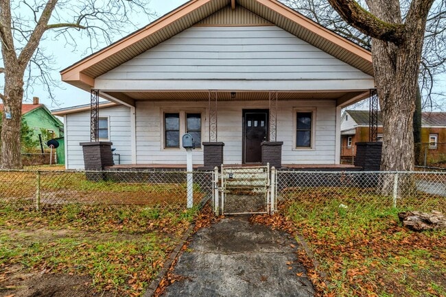 Building Photo - PRICE REDUCED- $995 - Cute 3 Bed/2 Bath Single-Family House for Lease Near Upper Broad Street