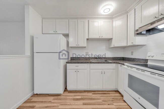 Building Photo - 3780 Moorpark Ave