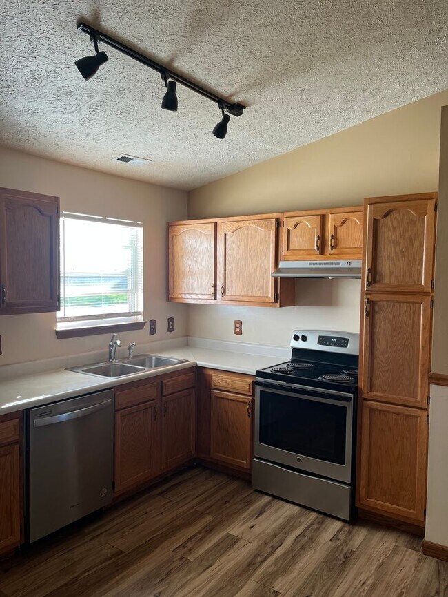 Foto del edificio - 5104 Trotter Dr