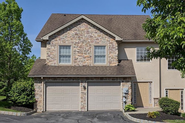 Building Photo - 4 Tamarack Ct