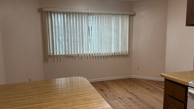 Foto del edificio - Spacious 3 bed/2 bath condo in Desirable Valley Crest