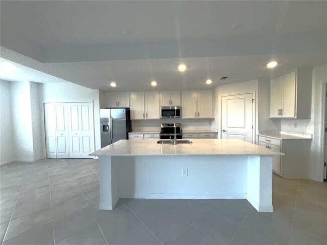 Building Photo - 12470 Wellen Golf St
