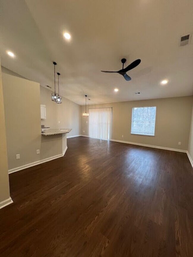 Building Photo - Fully Renovated with Modern Updates!! 3 Be...
