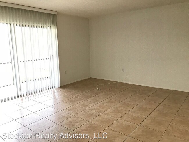 Building Photo - 5233-5233 N Tamiami Trail