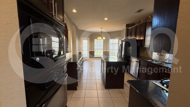 Foto del edificio - 15174 Brooks Ln