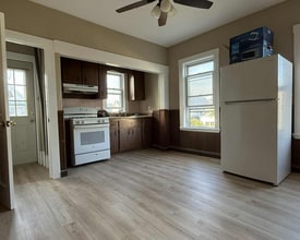 Building Photo - 9 Sanger St