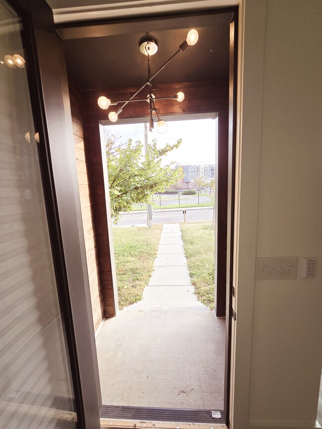 Front Entry Way - 2016 Clifton Ave