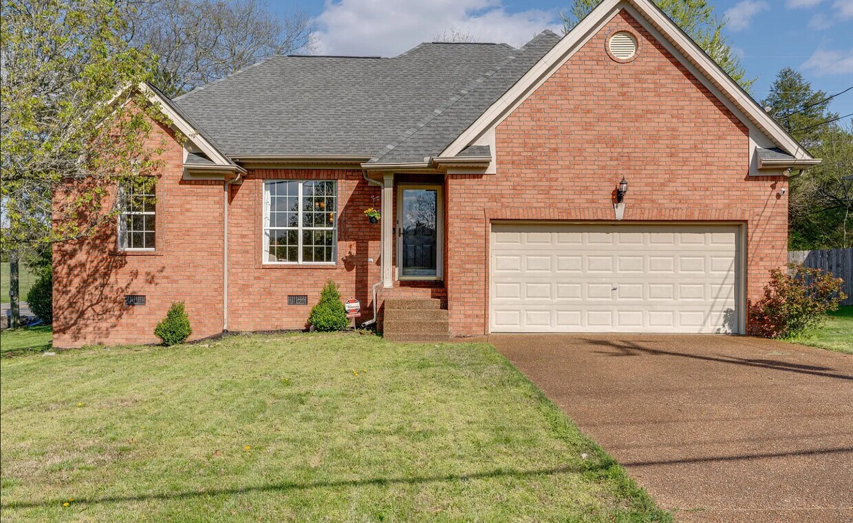 Primary Photo - 1001 Nighthawk Ln