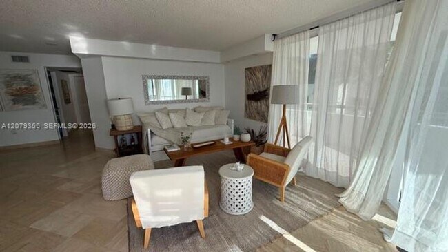 Foto del edificio - 15645 Collins Ave