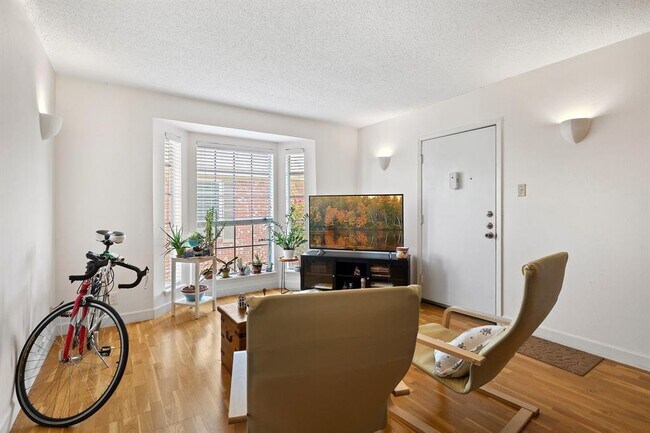 Foto del edificio - 7920 Rockwood Ln