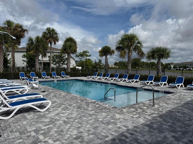 Foto del edificio - 4303 Hammock Grove Dr
