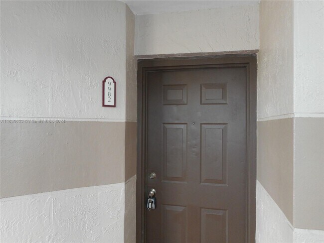 Building Photo - 9982 Nob Hill Ln